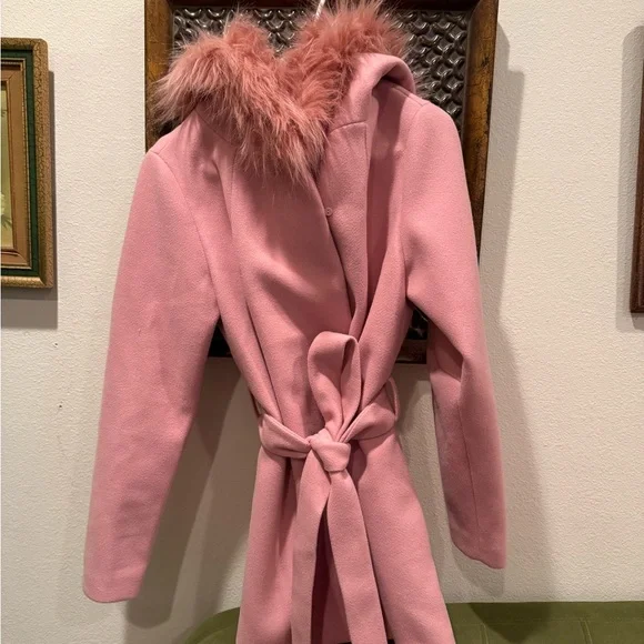 Pink Faux Fur Hooded Women's Coat - Picture 1 of 2